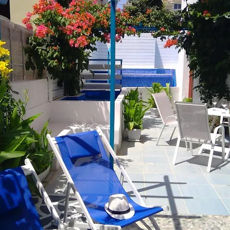 Ibiscus And Lily Apartman