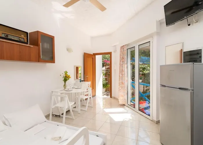 Ibiscus And Lily Apartament Rhodes City