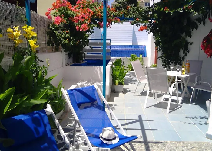 Ibiscus And Lily Apartament