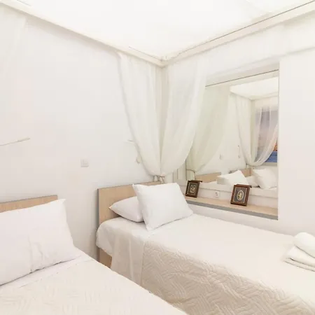 Ibiscus And Lily Apartment Rhodes City