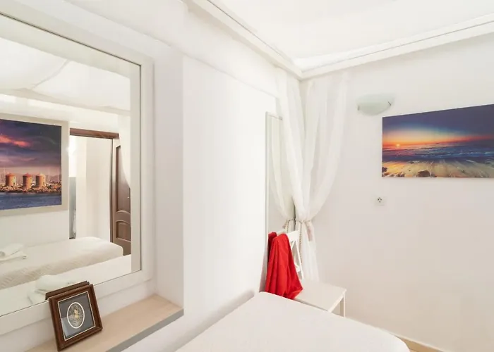 Daire Ibiscus And Lily Rhodes City