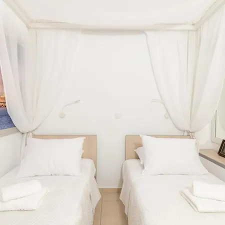 Ibiscus And Lily Apartamento